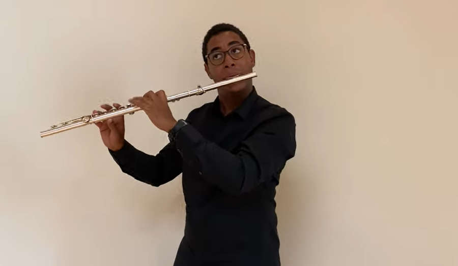 O flautista Jonadabe Batista [reprodução]