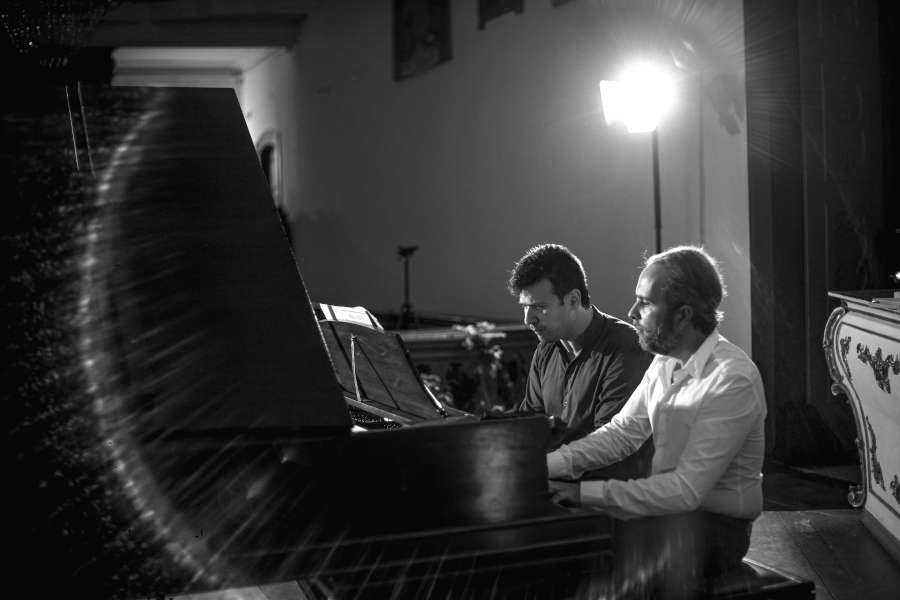 Cristian Budu e Gustavo Carvalho em recital no Festival Artes Vertentes, em 2021 [Divulgação]