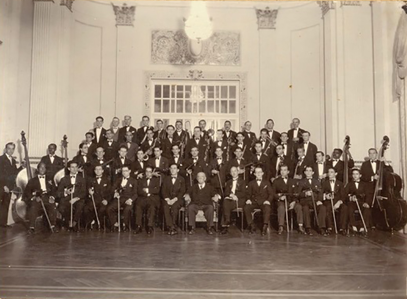 Imagem história com a primeira formação da orquestra, em 1929 [Reprodução]