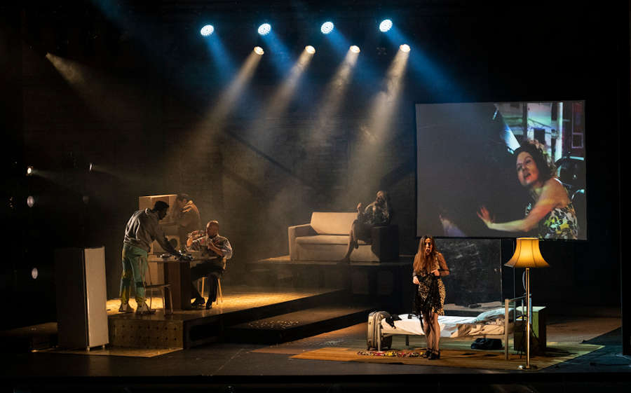 Cena de ‘Os sete pecados capitais’, produção do Theatro São Pedro (divulgação, Heloísa Bortz)