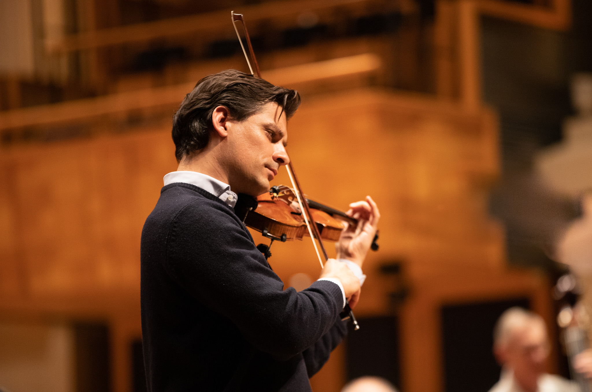 O violinista Luíz Filíp durante ensaio na Sala São Paulo [Reprodução/FacebookOsesp]