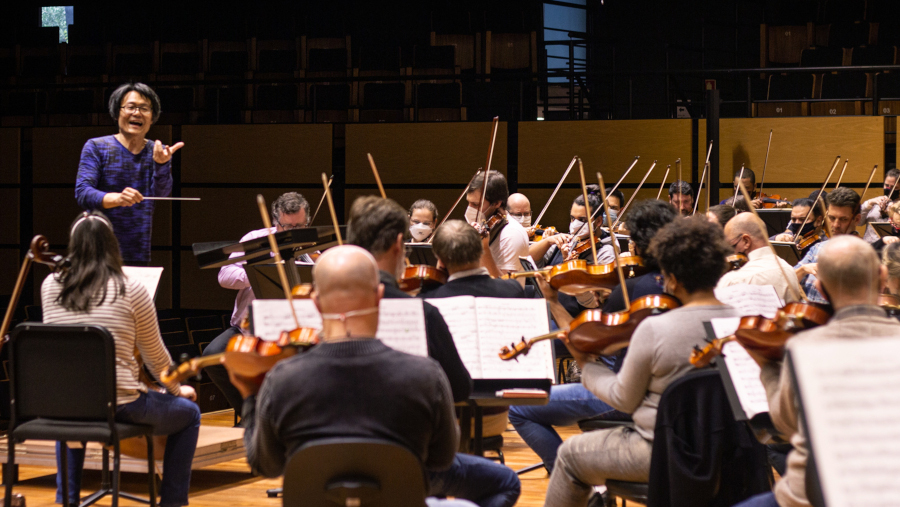 Ensaio da Orquestra Sinfônica de Porto Alegre com o maestro Kiyotaka Keraoka [Reprodução/Facebook Ospa]