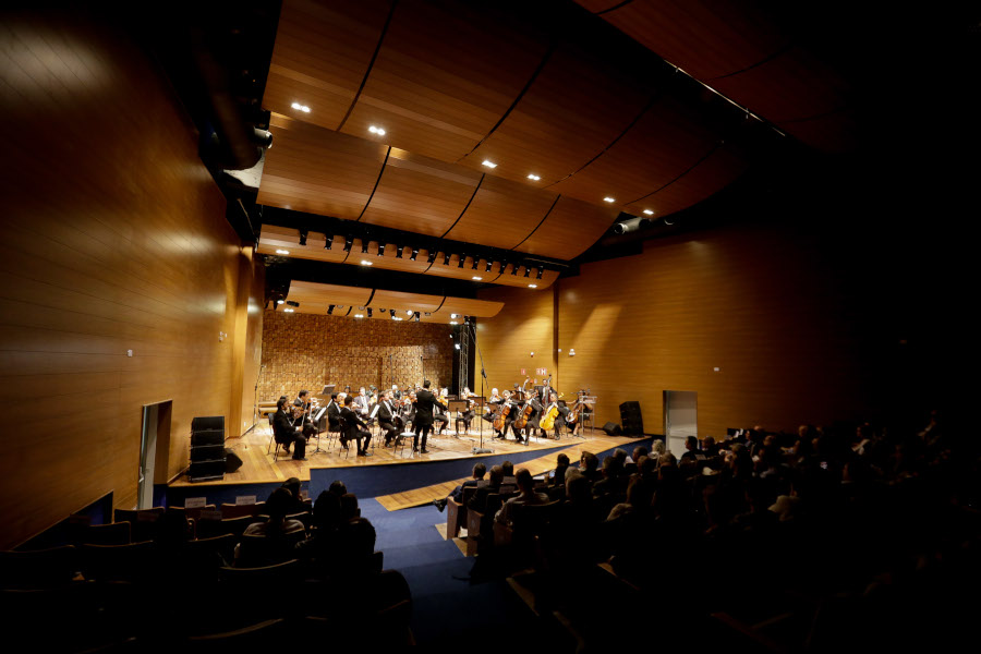 Orquestra Sinfônica da USP durante concerto no Anfiteatro Camargo Guarnieri [Divulgação/Marcos Santos]