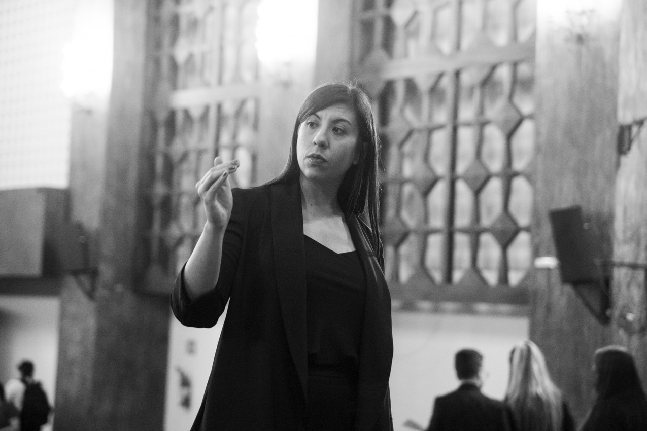 Maíra Ferreira, titular do Coral Paulistano, comanda as apresentações [Divulgação/Theatro Municipal de São Paulo]