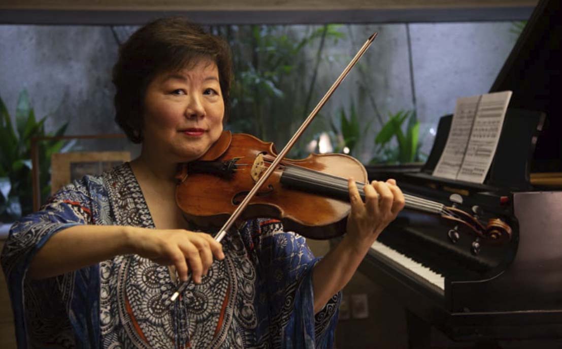 A violinista Elisa Fukuda [Divulgação]