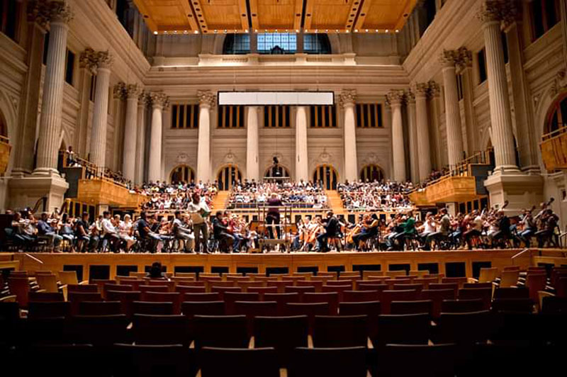 Marin Alsop comanda ensaio da ‘Sinfonia nº 8’ de Mahler na Sala São Paulo [Reprodução/Osesp]