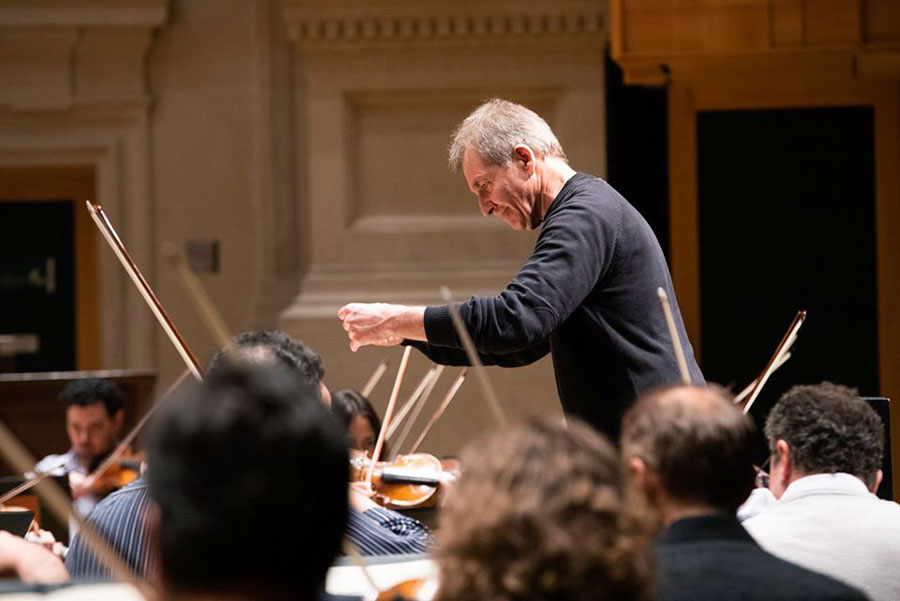 Thierry Fischer durante ensaio com a Osesp [Divulgação]