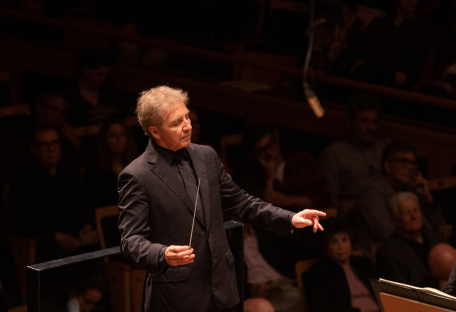 Thierry Fischer durante concerto na Sala São Paulo [Divulgação/Laura Manfredini]