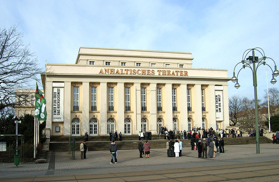 O Anhaltisches Theater Dessau (wikimedia commons)