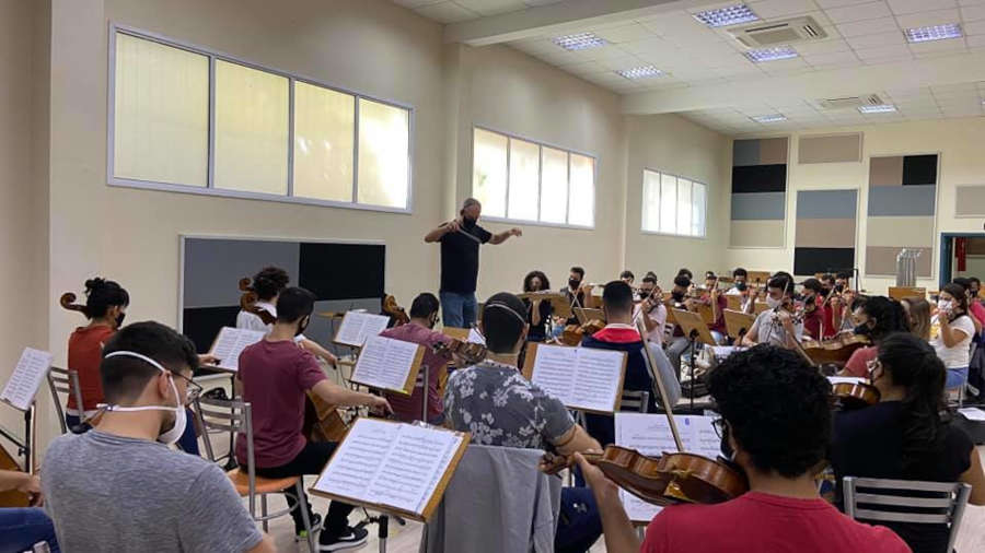 A Sinfônica Heliópolis durante ensaio no Instituto Baccarelli [Reprodução/Facebook]