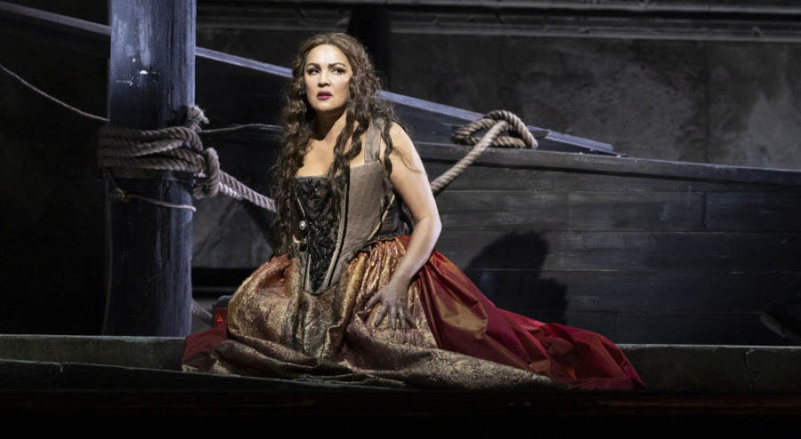 Anna Netrebko em cena de 'La Gioconda', no Teatro San Carlo di Napoli [Divulgação/Luciano Romano]