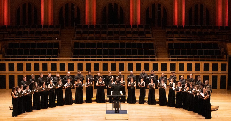 Coro da Osesp durante concerto na Sala São Paulo [Divulgação/Mariana Garcia]