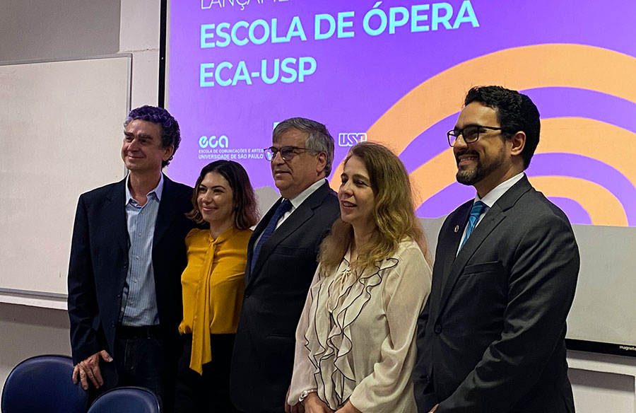 Alexandre Ficarelli, Flavia Albano, Carlos Carlotti, Clotilde Perez e Mario Videira no lançamento da Escola de Ópera (Revista CONCERTO)