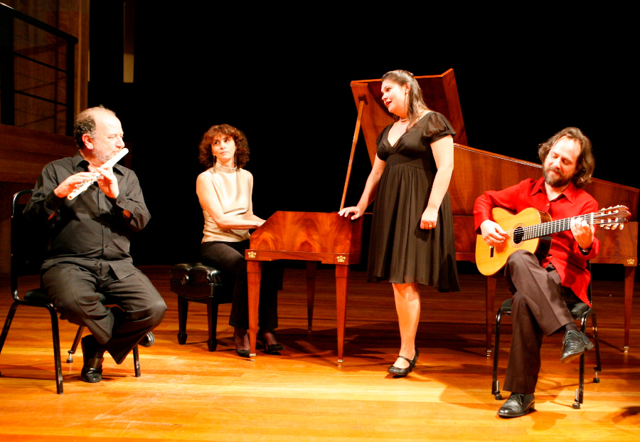 Ricardo Kanji, Rosana Lanzelotte, Marília Vargas e Guilherme de Camargo [Divulgação/Andrea Paccini]