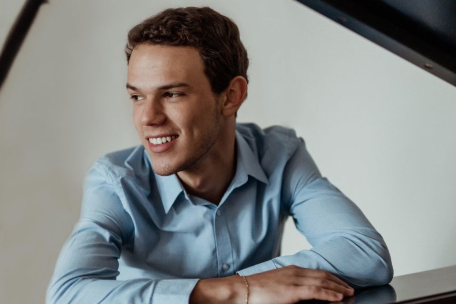 O pianista Gabriele Strata sola com a OSB [Divulgação]