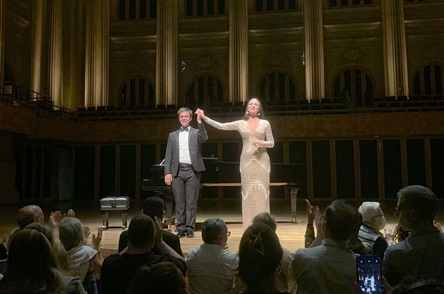 O pianista Bryan Wagorn e a mezzo soprano Isabel Leonard na Sala São Paulo (Revista CONCERTO)