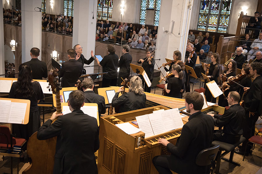 Orquestra, coro e solistas da Fundação J.S. Bach sob regência de Rudolf Lutz na Thomaskirche (divulgação, Bach-Archiv)