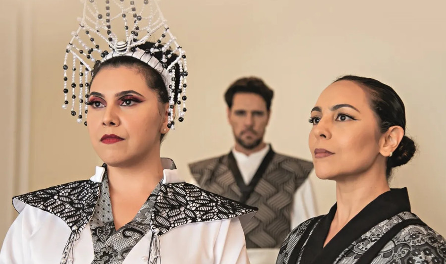Joyce Martins, Thiago Arancam e Carmen Monarcha [Divulgação/Andrea Camargo]