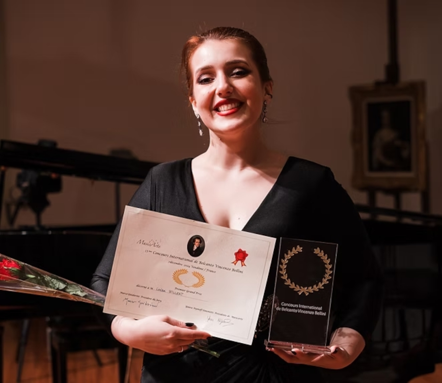 A soprano Luiza Willert após a vitória no concurso [Divulgação/Concurso Bellini]