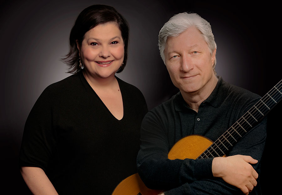 A soprano Marília Vargas e o violonista Fabio Zanon [Divulgação]