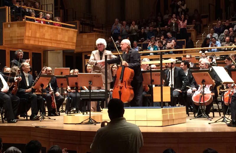 Marlos Nobre com Antonio Meneses após apresentação de seu 'Concerto para violoncelo' na Sala São Paulo, com a Osesp [Divulgação]