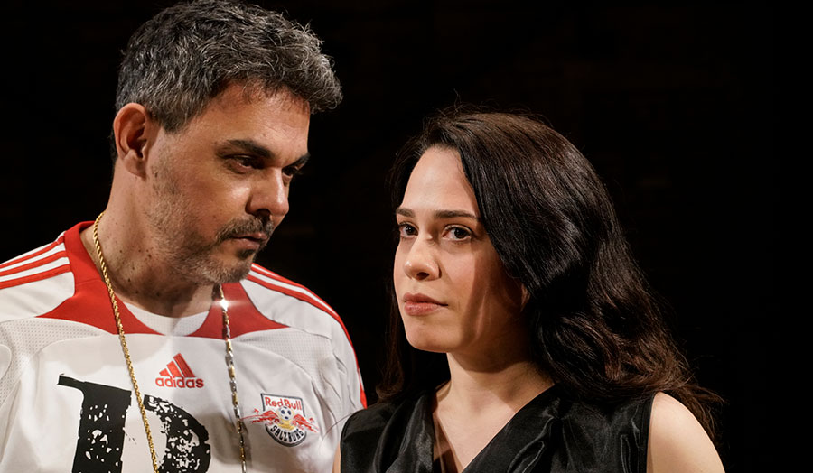 Rodrigo Esteves e Lina Mendes na ‘Ópera dos três vinténs’ (divulgação, Heloísa Bortz)