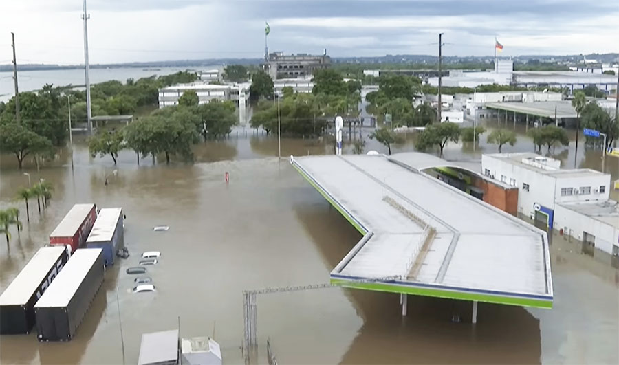 Imagem de Porto Alegre inundada feita no dia 5 de maio (reprodução YouTube)