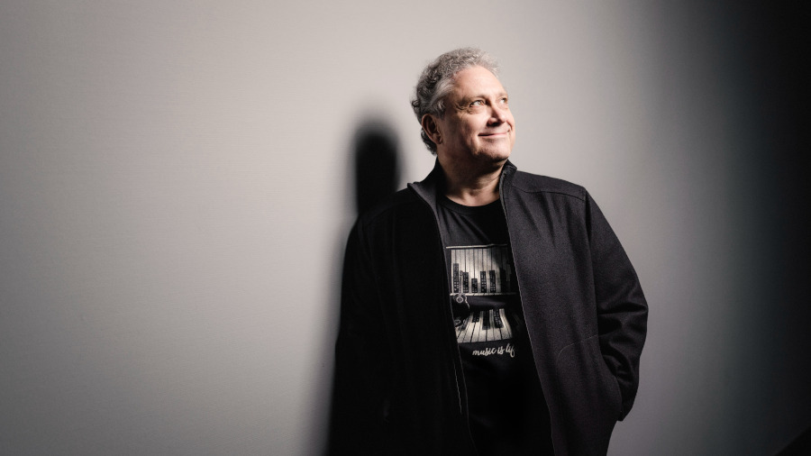 O maestro Richard Eggar [Divulgação/Marco Borggreve]