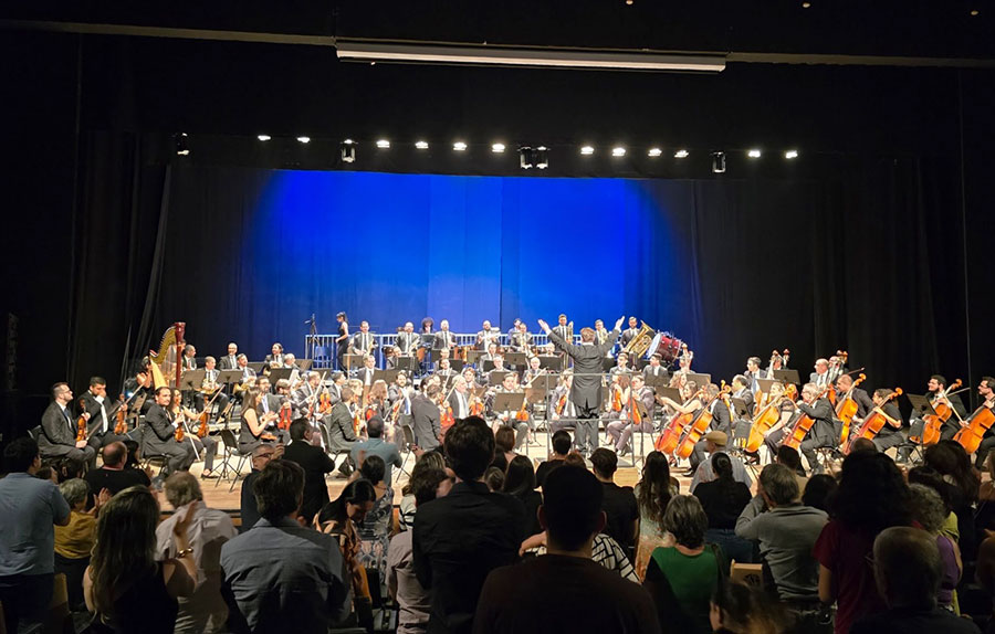 Orquestra Sinfônica de Piracicaba é aplaudida após a apresentação (Revista CONCERTO, Jorge Coli)