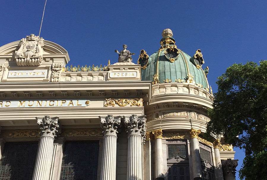 Detalhe da fachada do Theatro Municipal do Rio de Janeiro (Revista CONCERTO)