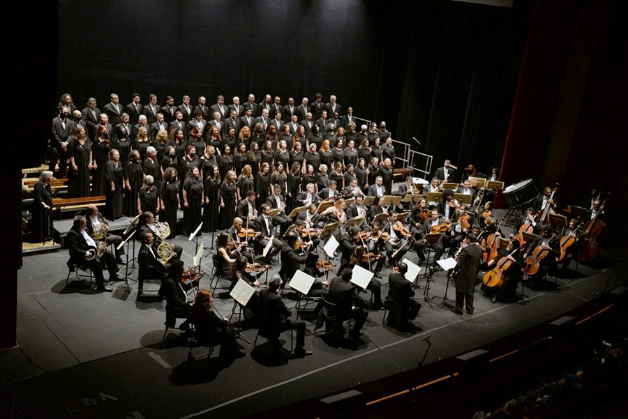 Orquestra Acadêmica de São Paulo e Coral da Cidade de São Paulo em apresentação no Teatro Bradesco (divulgação, Andrea Camargo)