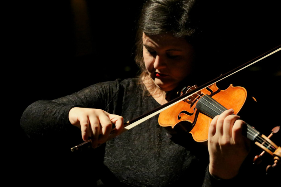 A violinista Elizabeth Fayette [Divulgação/Filarmônica de Minas Gerais]