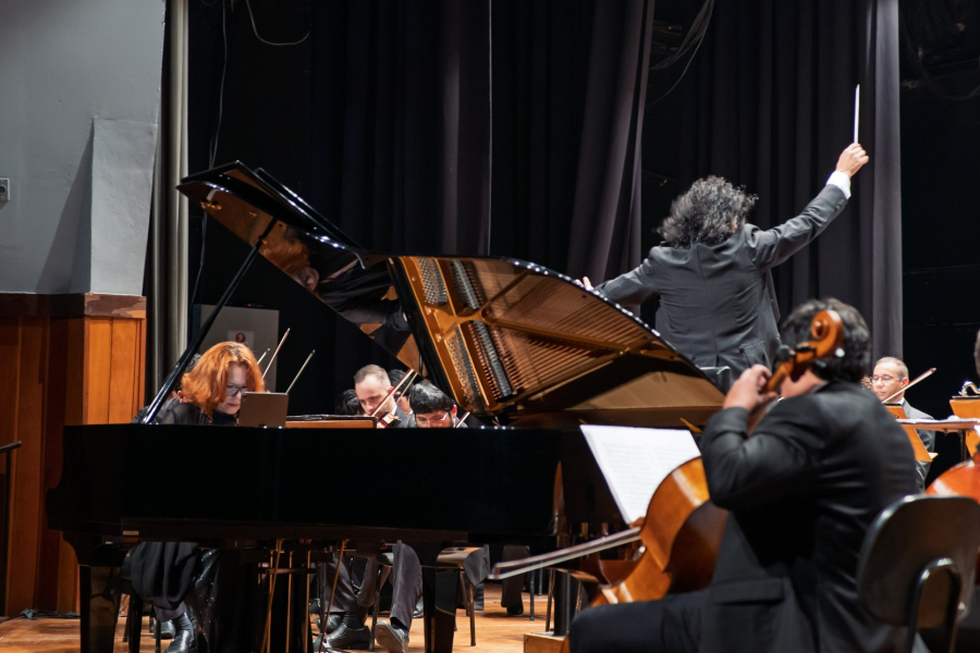 Karin Fernandes e Orquestra Sinfônica Municipal de Botucatu, em maio de 2025 [Divulgação/ Daniel Batista]