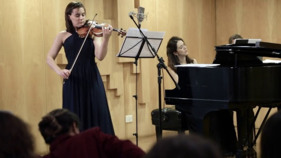 Francesca Anderegg e Erika Ribeiro em recital [Reprodução/YouTube]