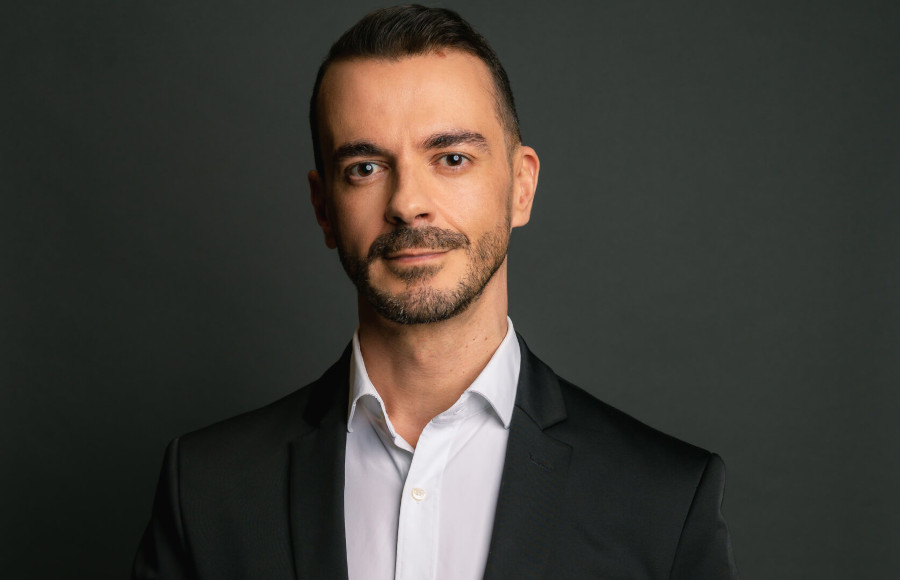 O tenor Flavio Leite, presidente da CORS, assina a direção cênica do espetáculo [Divulgação]