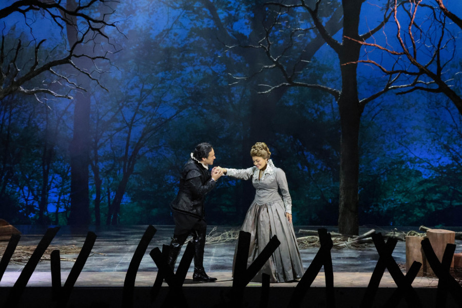 Atalla Ayan e Aylin Pérez em cena de 'Don Carlo', de Verdi [Divulgação/Larissa Paz]