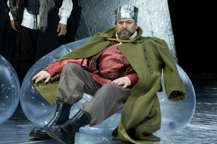 Cena da ópera 'Macbeth', de Giuseppe Verdi, no Theatro Municipal de São Paulo [Divulgação]