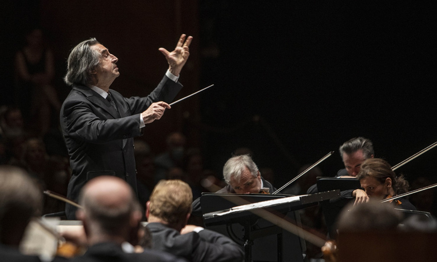 O maestro Riccardo Muti à frente da Filarmônica de Viena [Festival de Salzburgo/Filarmônica de Viena]