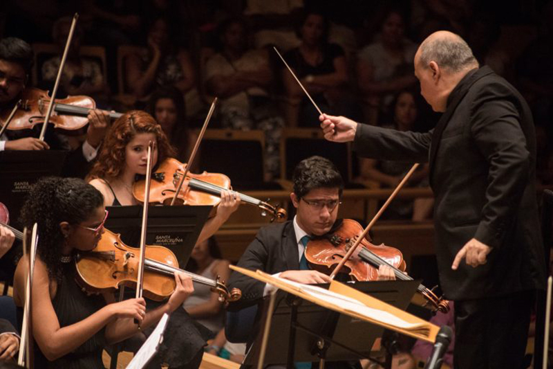 Claudio Cruz rege a Orquestra Jovem do Estado na Sala São Paulo [Divulgação]