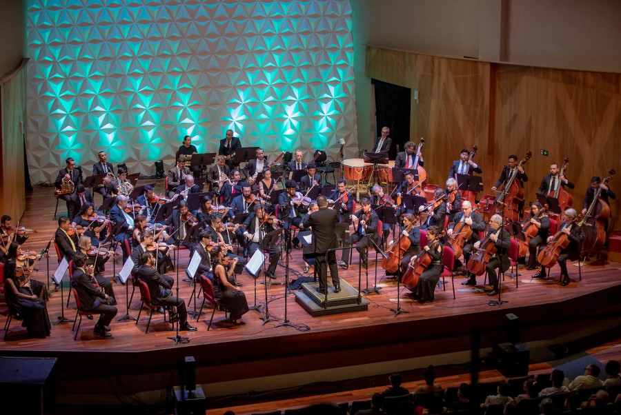 A Orquestra Sinfônica Brasileira durante concerto na Sala Cecília Meireles [Divulgação]