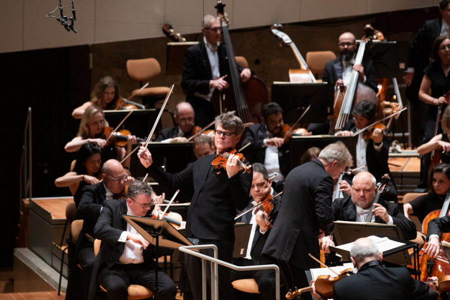 Simovic, Fischer e Osesp durante concerto na Philharmonie de Berlim [Divulgação/Osesp]