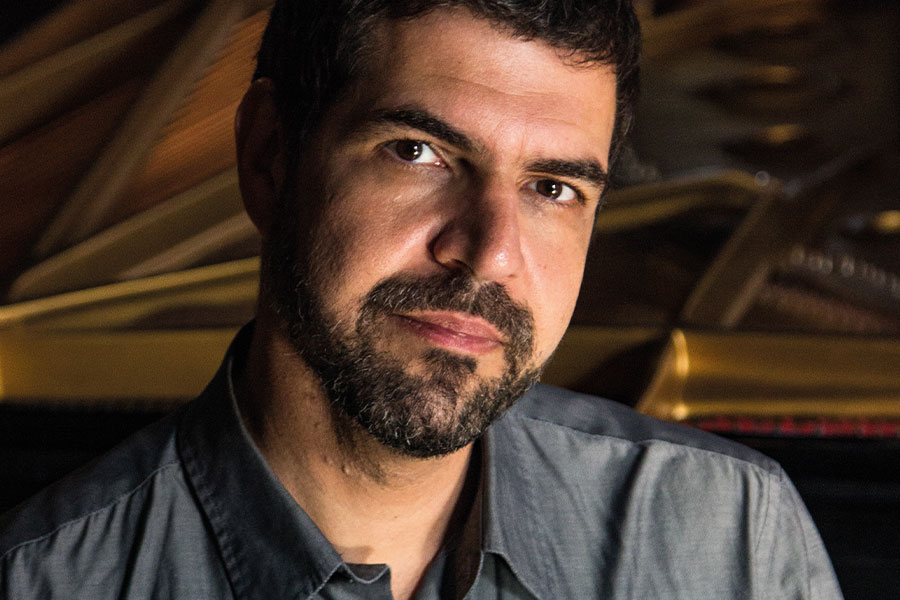 O pianista André Mehmari [Divulgação/Tarita de Souza]