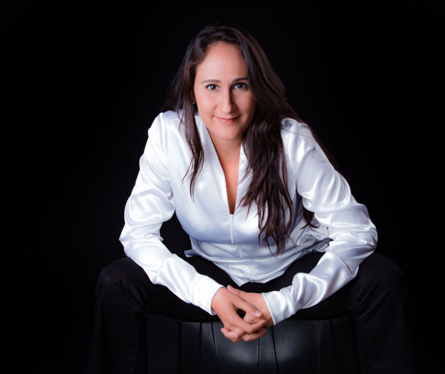A maestra brasileira Simone Menezes [Divulgação]