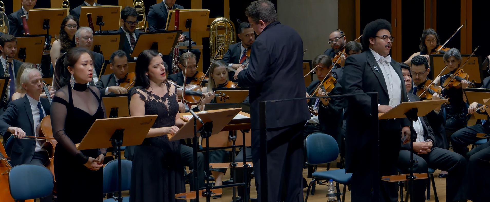 Guanqun Yu, Luisa Francesconi, Andrew Litton e Joshua Blue durante apresentação do 'Réquiem' na Sala São Paulo [Reprodução/YouTube]