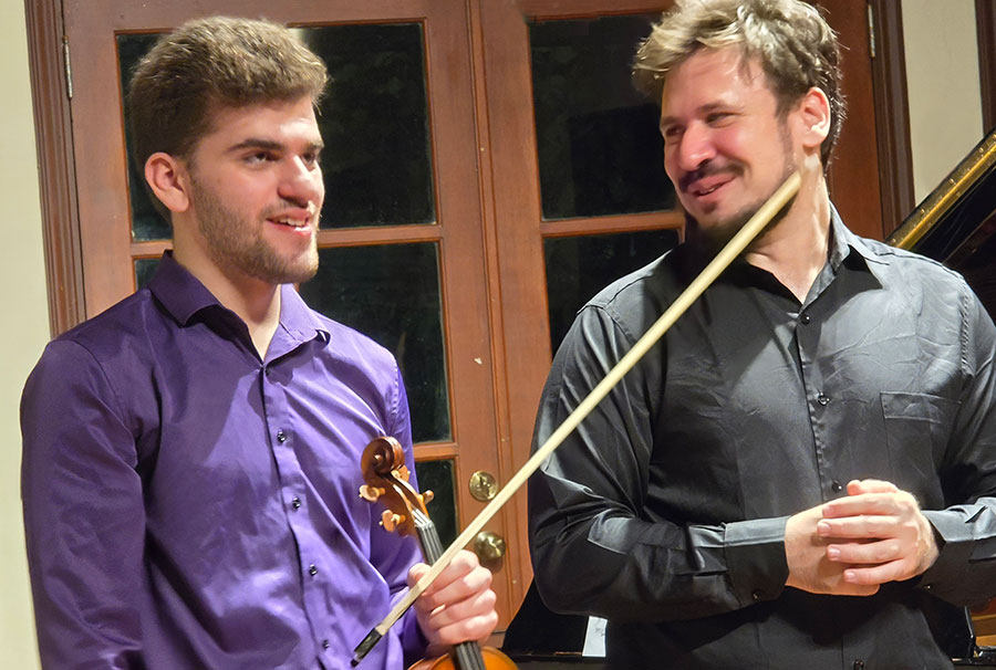 Guido Sant’Anna e Cristian Budu, na Sala Watari, em Campinas (arquivo Jorge Coli)