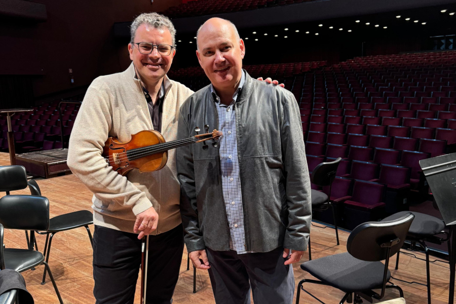 Emmanuele Baldini e Claudio Cruz após ensaio no Teatro Guaíra [Divulgação]