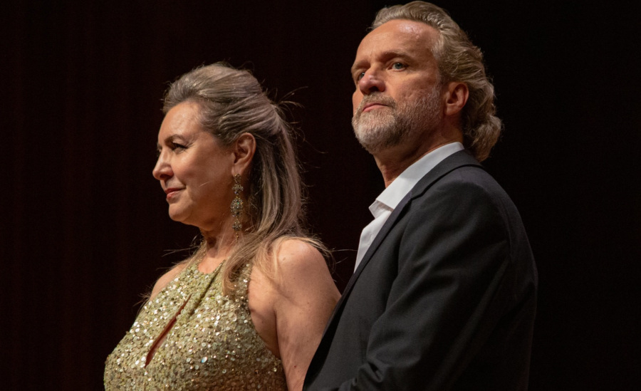 A soprano Claudia Riccitelli e o tenor Martin Muehle durante concerto no Encanta Neojiba [Divulgação/Neojiba/Beatriz Meneses]