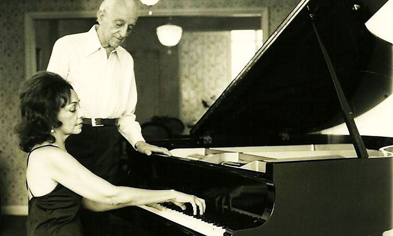A pianista Maria Josephina Mignone com o compositor Francisco Mignone [Reprodução/Acervo Pessoal]