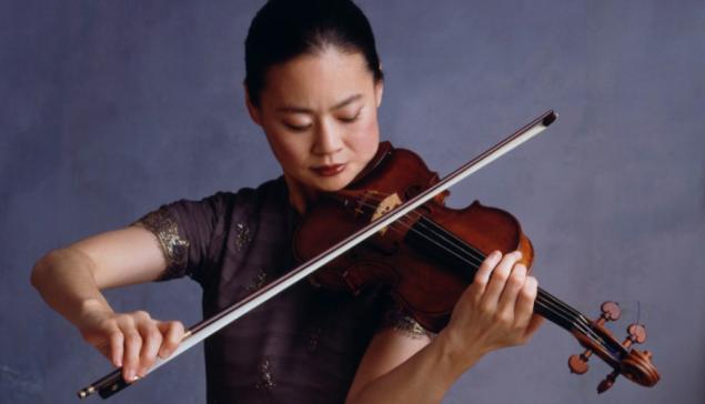 Revista Concerto Violinista Midori [ Divulgação/ Timothy Greenfield-Sanders]