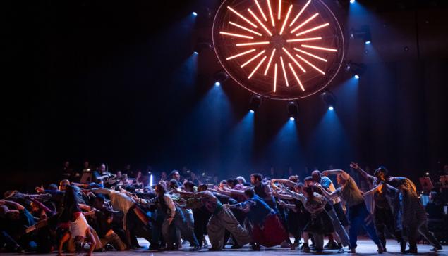 Revista Concerto Cena do espetáculo 'Les Indes Galantes', no Theatro Municipal de São Paulo [Divulgação/Rafael Salvador]